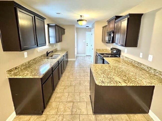 Building Photo - Stonebriar- Spacious 4 Bedroom 2.5 Bath Ho...
