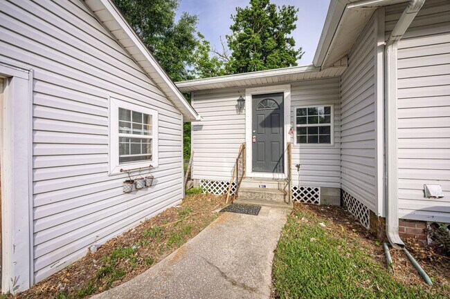 Building Photo - Cute 2 Bed 1 Bath in Pascagoula