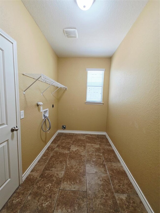 Building Photo - 228 Dove Hill