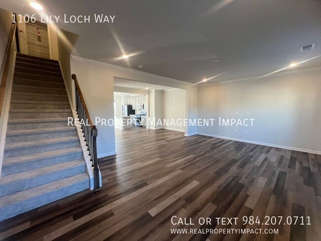 Building Photo - Spacious 4 bedroom 4 Bath Modern Townhome ...