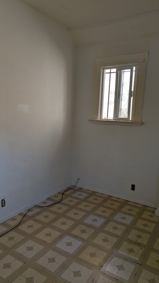 Building Photo - 1708 41st Ave