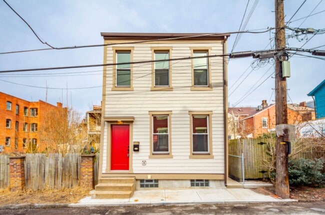 Building Photo - 3 Bedroom 1.5 Bath - Pittsburgh