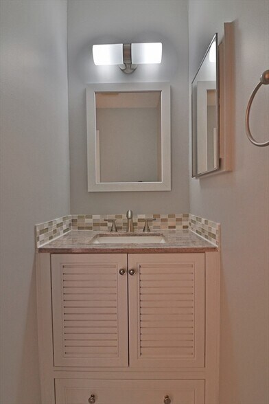 Building Photo - 1805 Beacon St