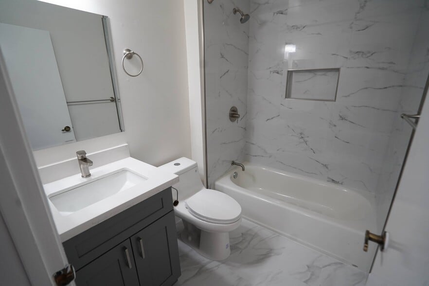 Building Photo - 2396 Shoreside Ct