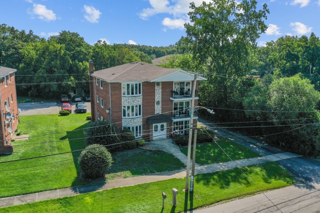 Building Photo - 16035 Laramie Ave