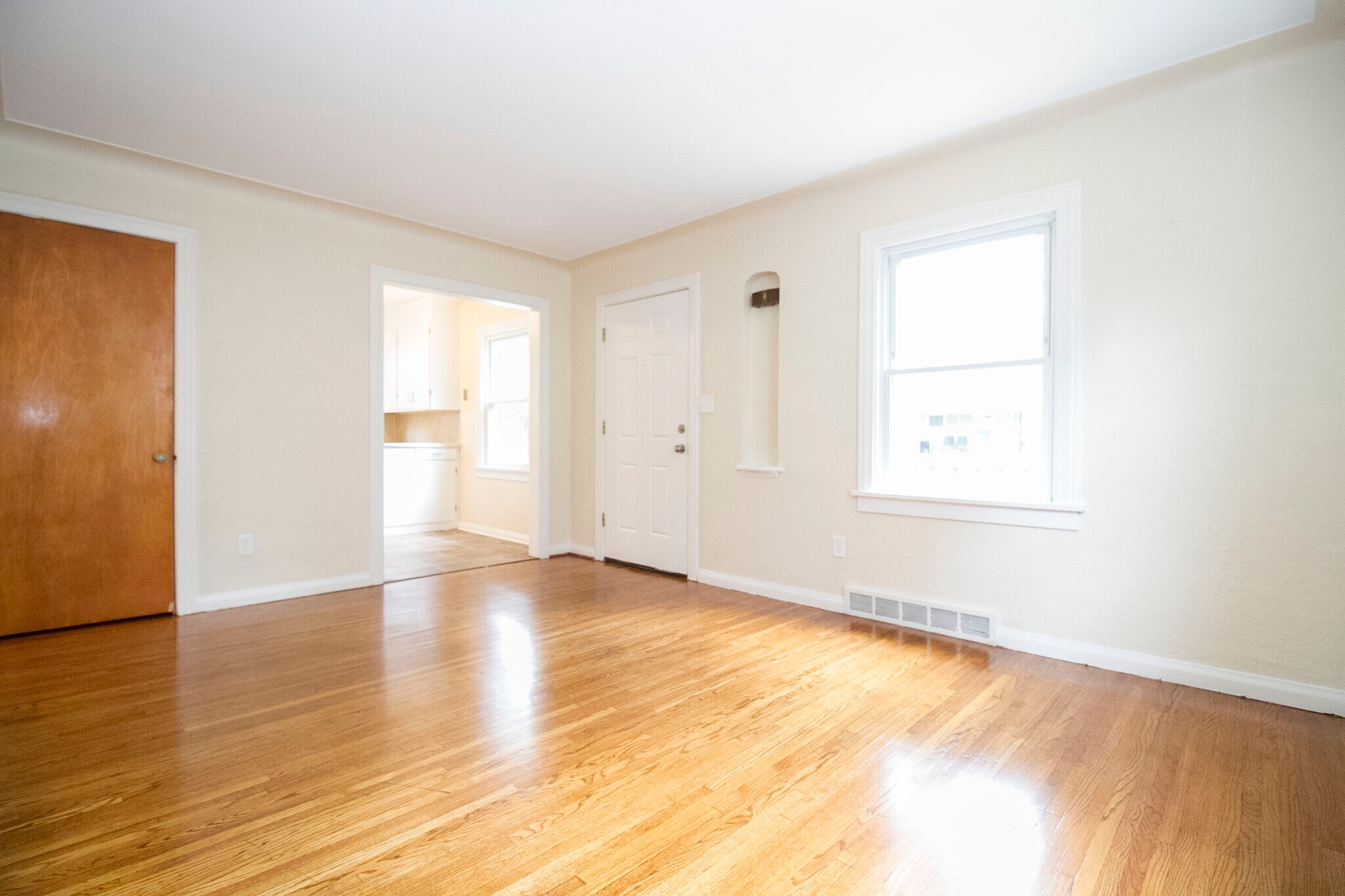 Building Photo - 2016 Balkan Pl