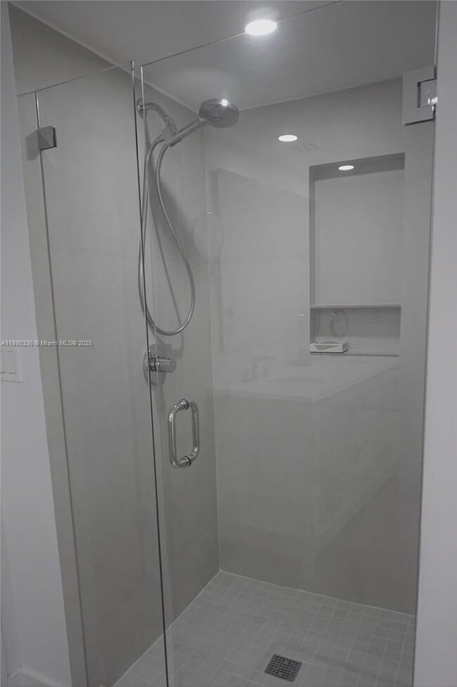 Building Photo - 210 Seaview Dr
