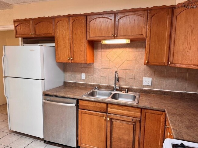 Building Photo - 1612 Phoenix Dr