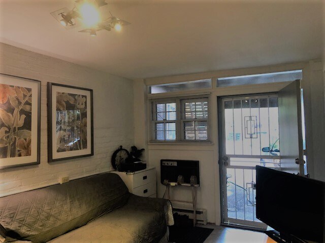 Building Photo - 4418 Greenwich Pky NW