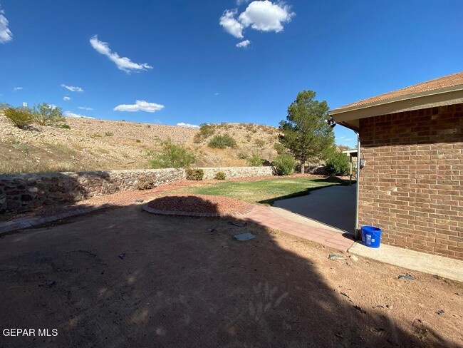 Building Photo - 7641 Paiute Way