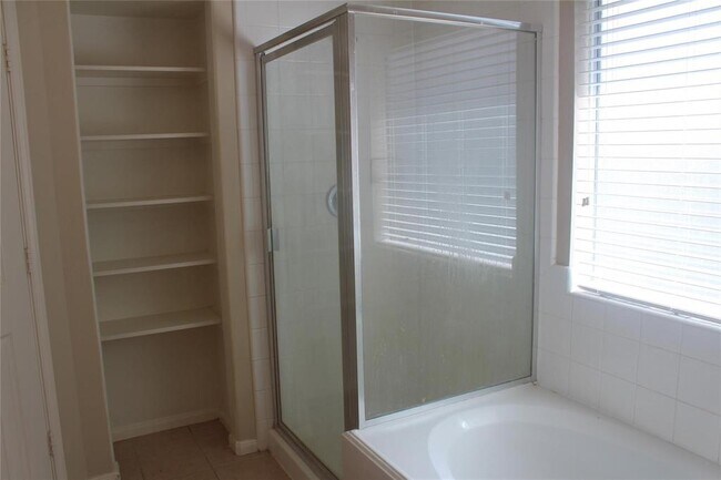 Building Photo - 8307 Cove Timbers Ln