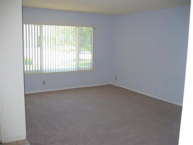 Building Photo - 144 Farnham Ct