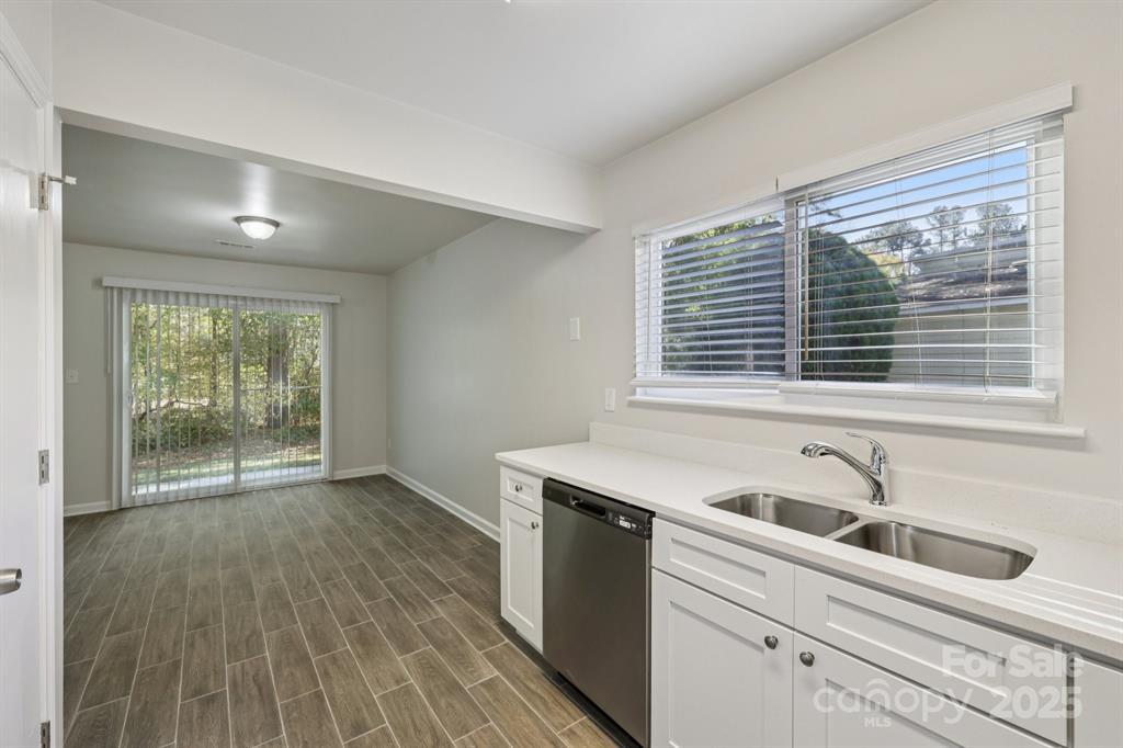 Building Photo - 7030 Huntsmaster Dr