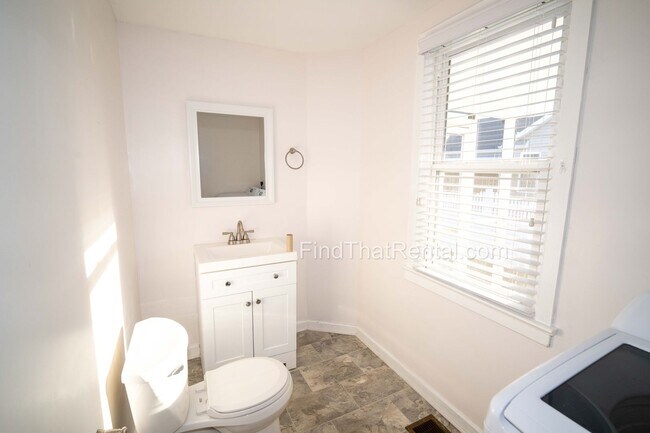 Building Photo - 805 Hamilton St