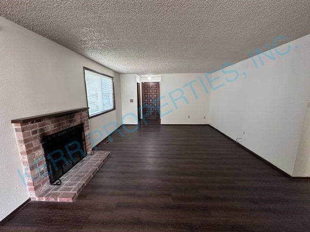 Building Photo - FREE RENT! Charming 3-Bed Oasis with 2 Full Baths in Gresham – Perfectly Cozy at 1088 Sq Ft!