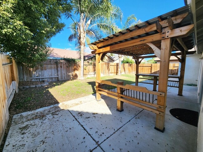 Building Photo - 8608 Hoodsport Ave