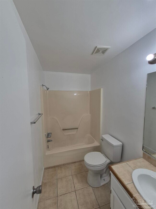 Building Photo - 537 Petros Cir