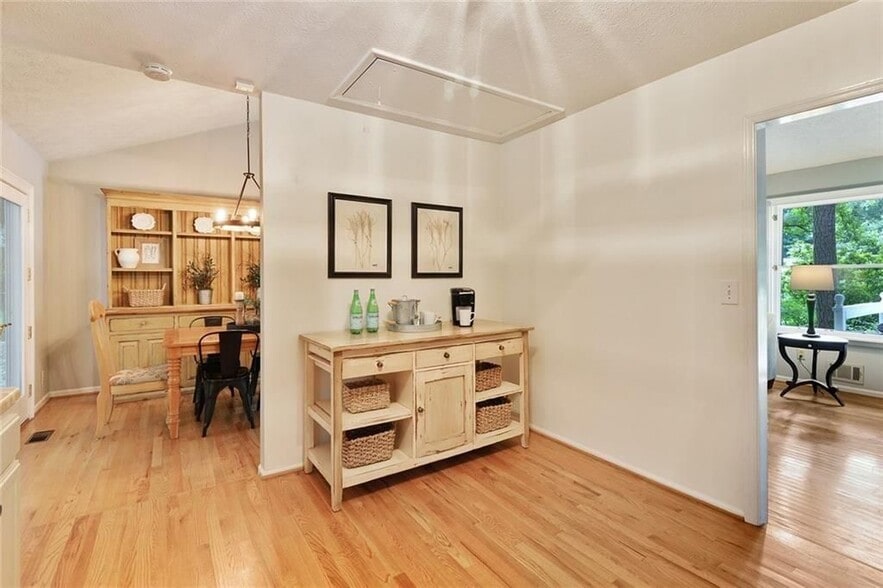 Building Photo - 130 Cains Cove Dr