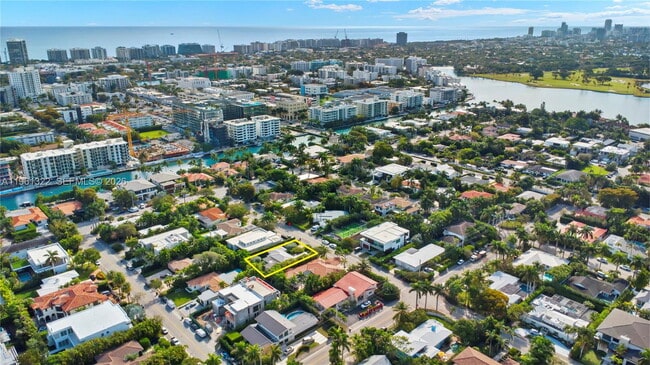 Building Photo - 1261 NE 98th St