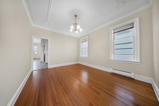 Building Photo - 152 W 9th St