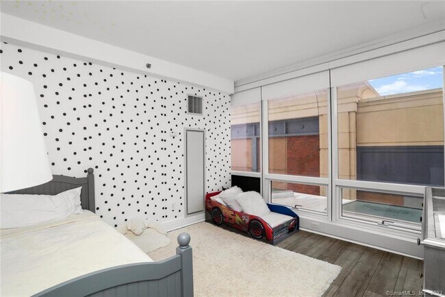 Building Photo - 1 Broad St