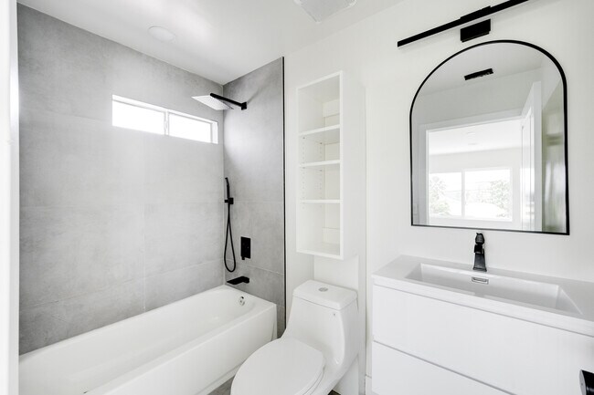 Building Photo - 1236 N Reese Pl