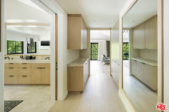 Building Photo - 7651 Willow Glen Rd