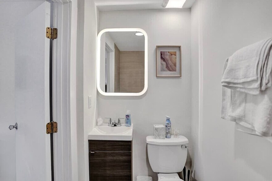 Building Photo - 3020 Seville St