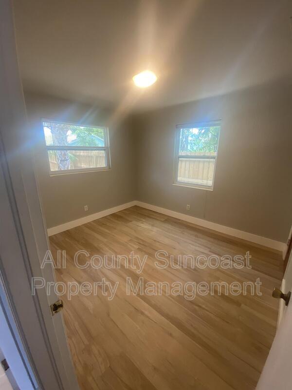 Building Photo - 5613 23rd Ave S