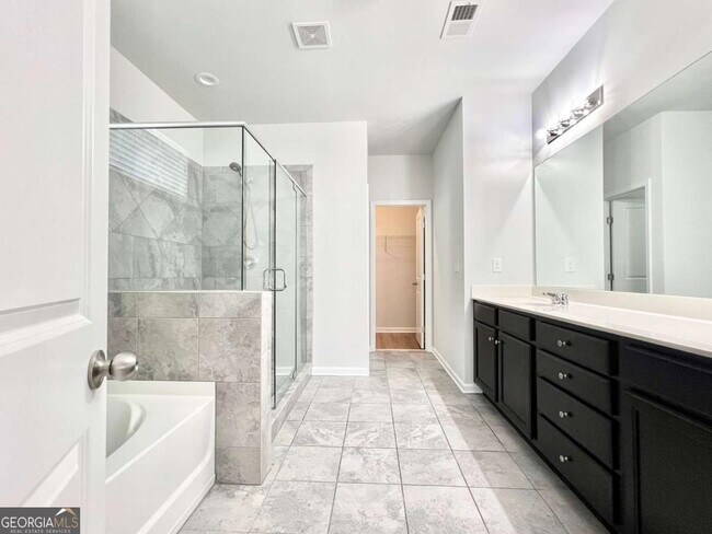 Building Photo - 370 Broadmoor Dr