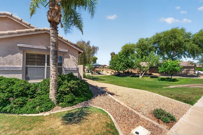 Building Photo - Spacious Gilbert Corner Lot Rental with 4 Bedrooms, Vaulted Ceilings & Private Backyard Retreat