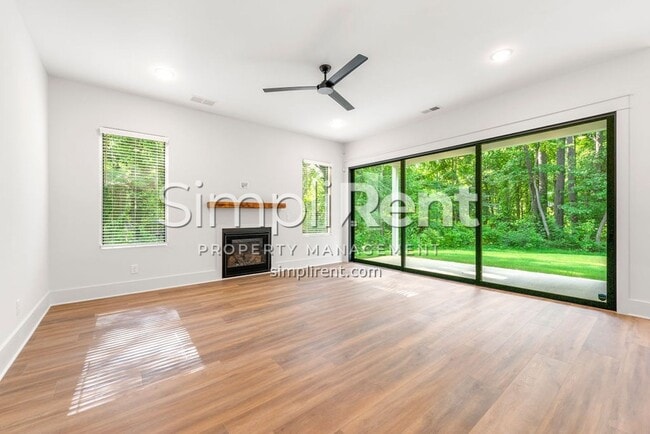 Building Photo - New 4/3 Home in East Point - 1st month fre...
