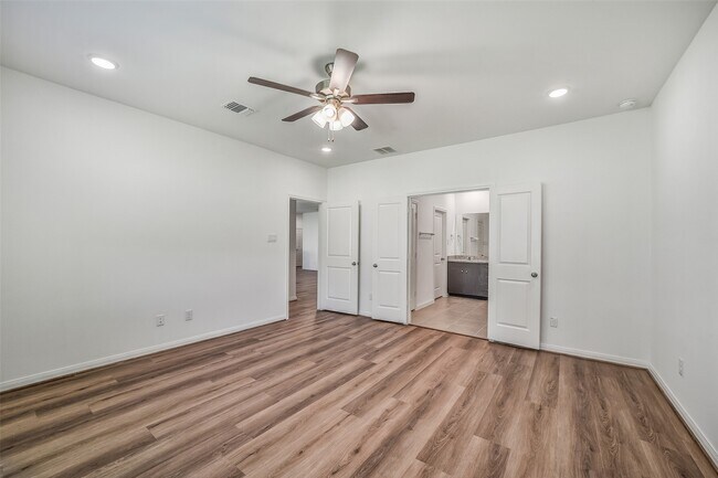 Building Photo - 11943 Pondwood Dr