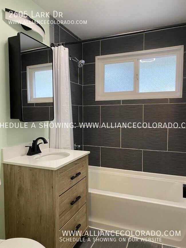 Building Photo - 2605 Lark Dr