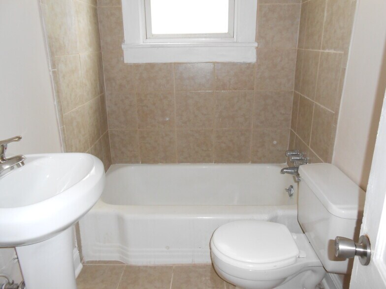 Bathroom - 901 S Jackson St