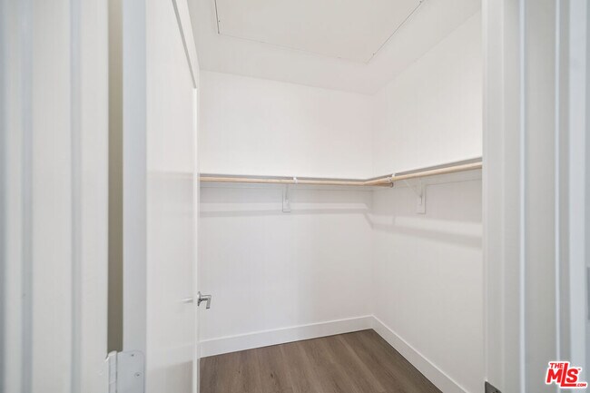 Building Photo - 1223 Hayworth Ave
