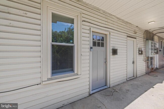 Building Photo - 531 Walton St