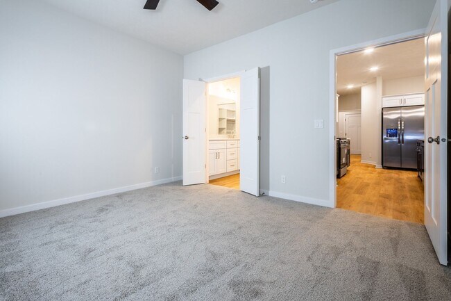 Building Photo - Top Of The Line Newly Built Duplex!