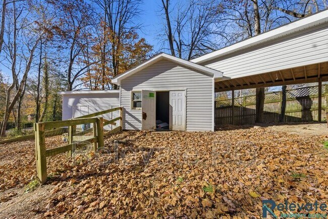 Building Photo - 6805 Lakeshore Dr