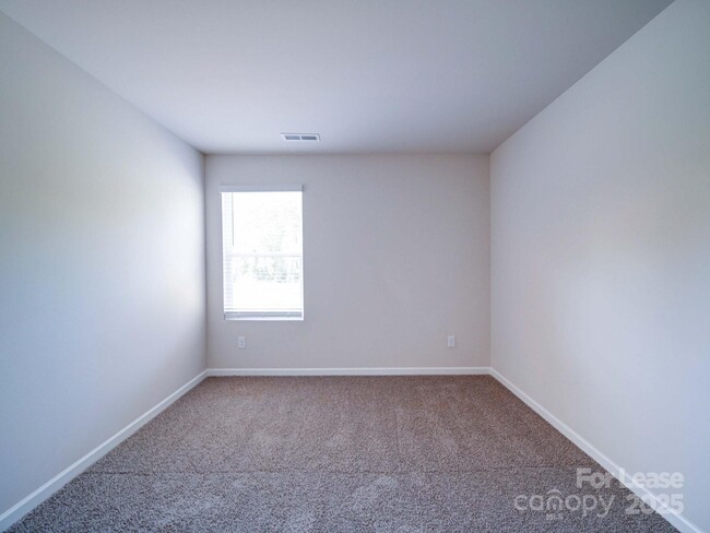 Building Photo - 914 S Battleground Ave