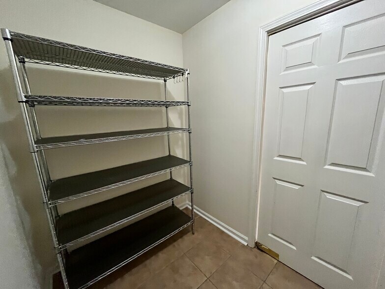 Building Photo - 10093 Fox Chase Dr