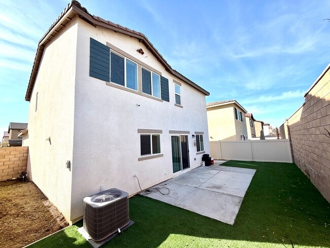 Building Photo - Stylish 4-Bedroom Solar Home Near Community Park