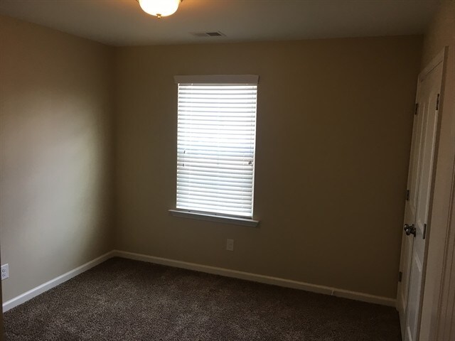 Building Photo - 1389 Castleoak Dr