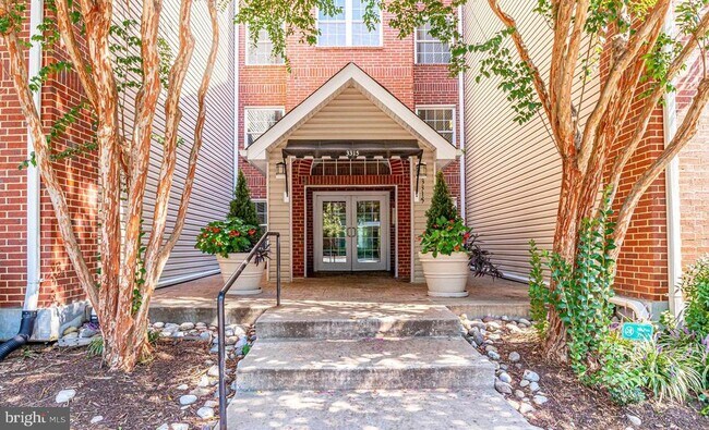 Building Photo - 3315 Wyndham Cir