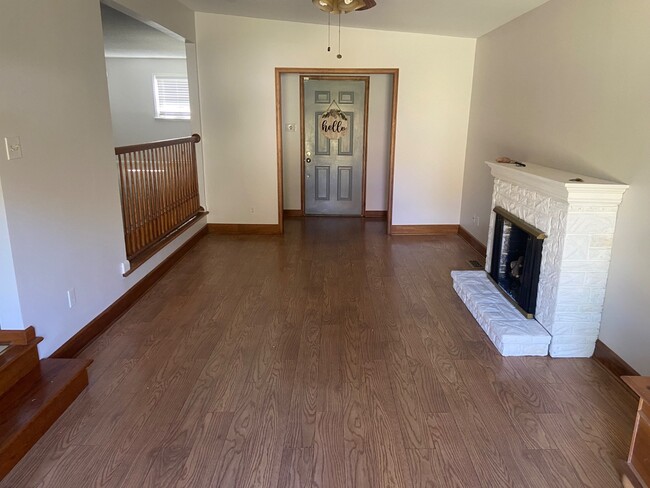 Building Photo - 253 Holly Ave