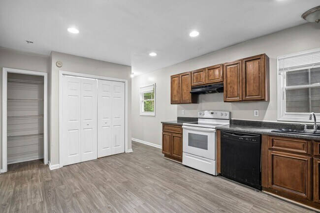 Building Photo - Upstairs Duplex Unit with 3 bedrooms and 2 baths.  Westside Atlanta, 30314