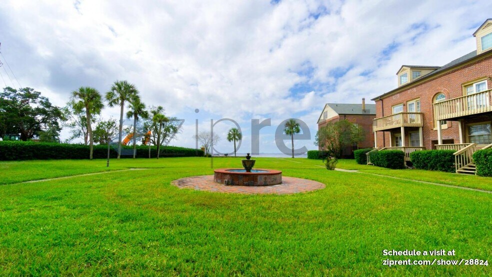 Building Photo - 815 Lasalle St