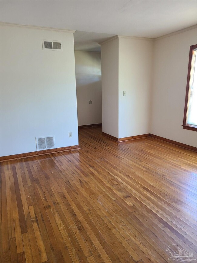 Building Photo - 812 Ash Dr