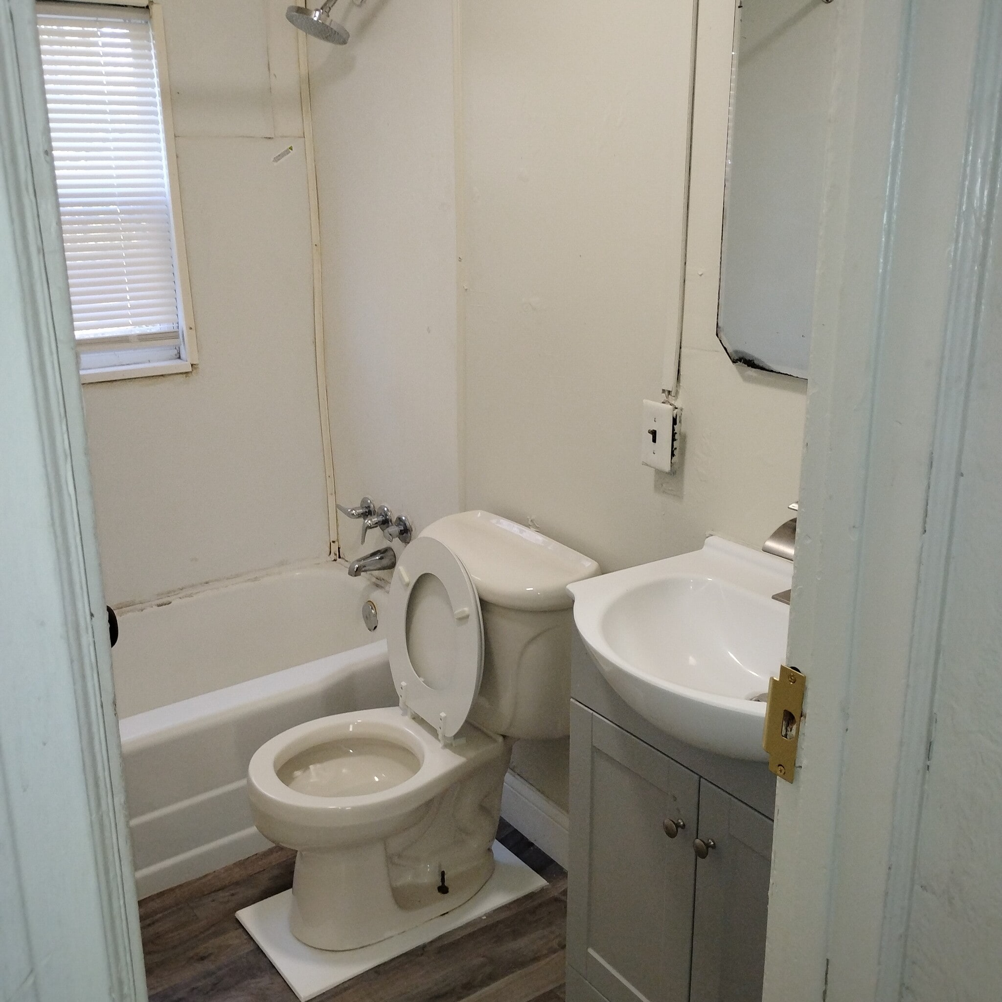 Building Photo - 415 Smith St