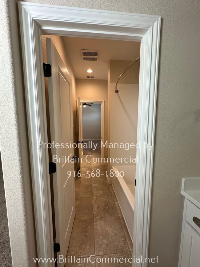 Building Photo - Stunning All Single Story 3 Bedroom, 2.5 B...